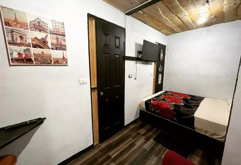 Hotelli Poas Volcano Rooms