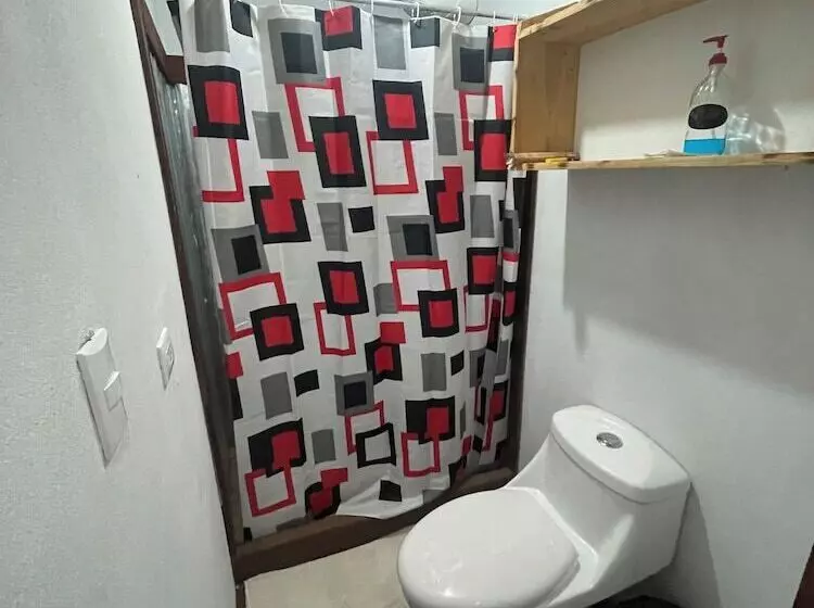 Hotelli Poas Volcano Rooms