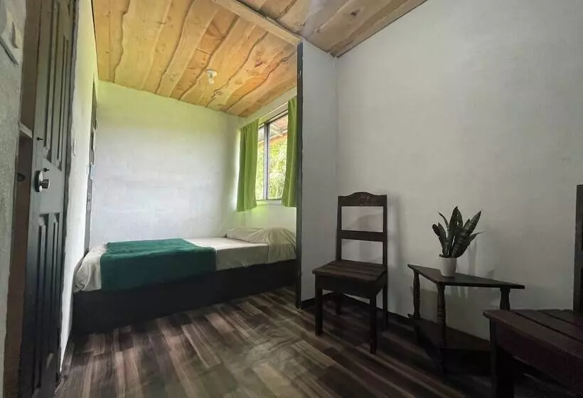 Hotelli Poas Volcano Rooms