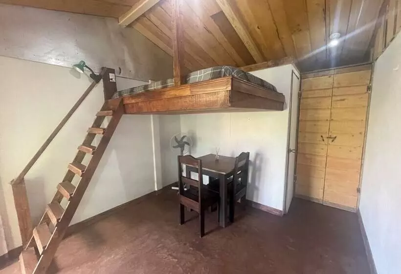 Hotelli Poas Volcano Rooms