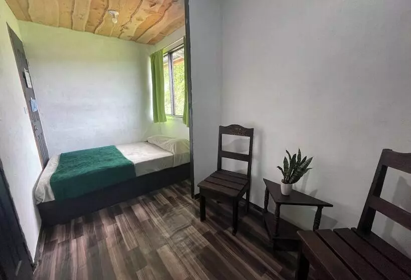 Hotelli Poas Volcano Rooms