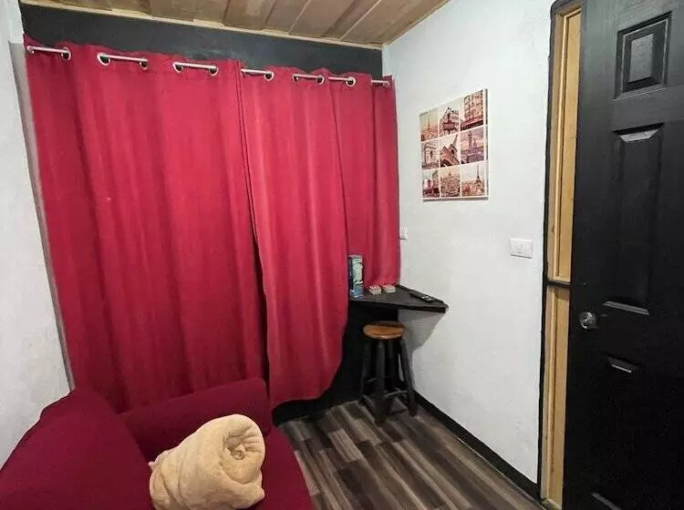 Hotelli Poas Volcano Rooms