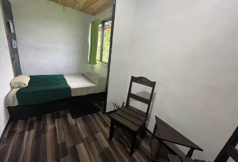 Hotelli Poas Volcano Rooms