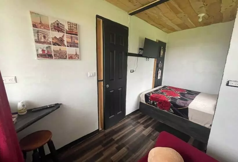 Hotelli Poas Volcano Rooms