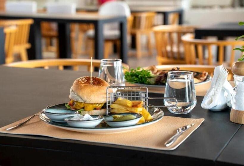 Отель Sundance Suites