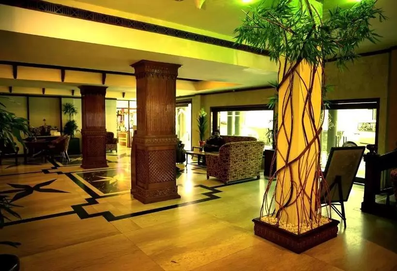 ホテル The Surya, Cochin