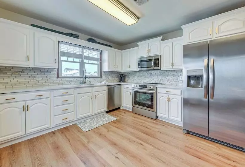 Canal Front Home W/ Deck: Walk To Holden Beach!