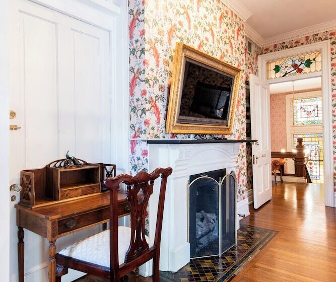 Central Park Bed & Breakfast