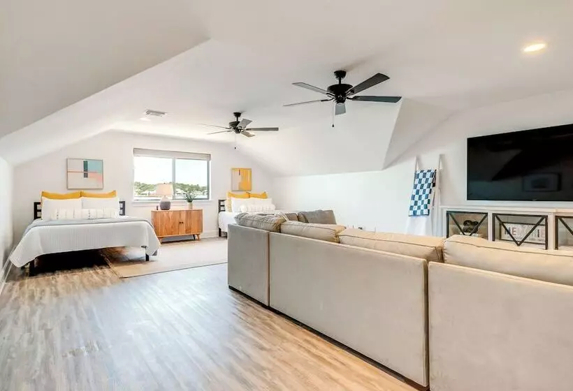 Conroe Lake House: Luxe Pool, Private Dock & Games