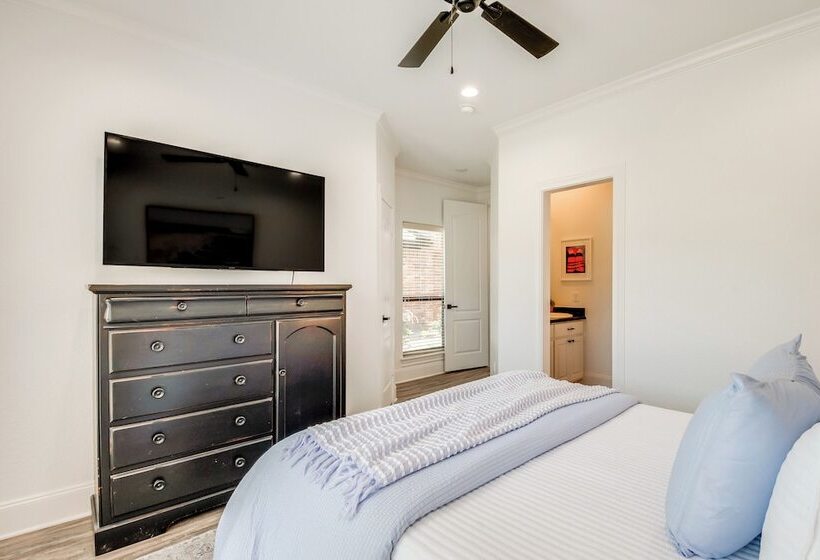 Conroe Lake House: Luxe Pool, Private Dock & Games