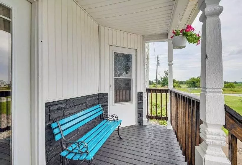 Countryside Biggsville Home W/ Yard, Dogs Welcome!