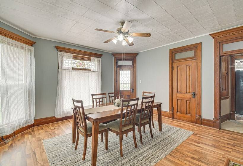 Countryside Biggsville Home W/ Yard, Dogs Welcome!