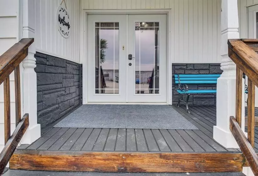 Countryside Biggsville Home W/ Yard, Dogs Welcome!