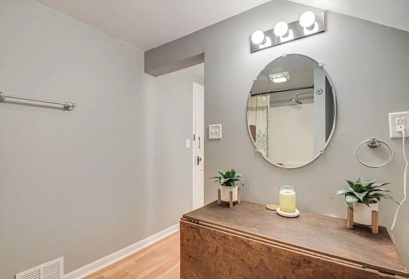 Countryside Biggsville Home W/ Yard, Dogs Welcome!