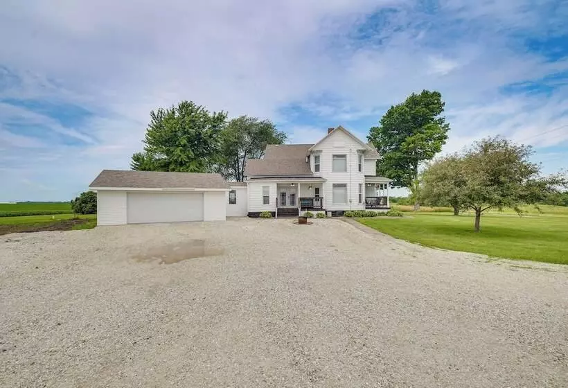 Countryside Biggsville Home W/ Yard, Dogs Welcome!