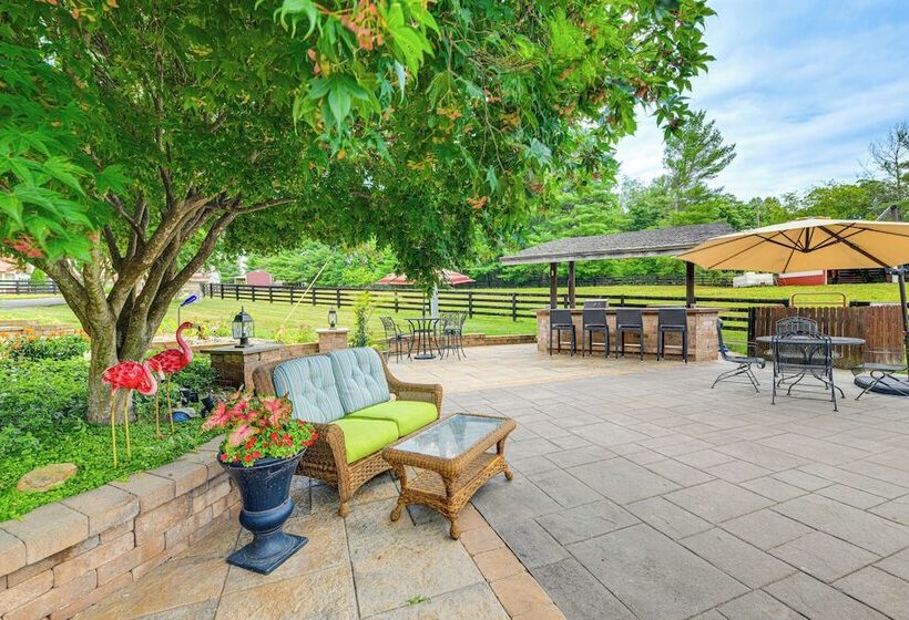 Cozy Louisa Escape W/ Patio + Pool Access!