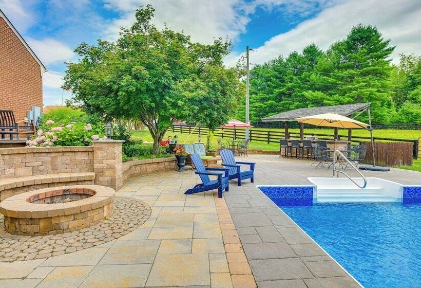 Cozy Louisa Escape W/ Patio + Pool Access!
