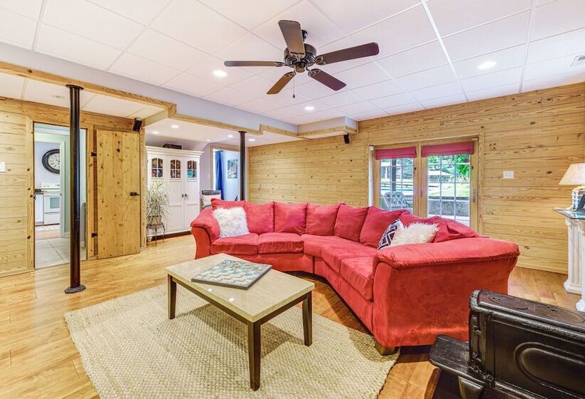 Cozy Louisa Escape W/ Patio + Pool Access!