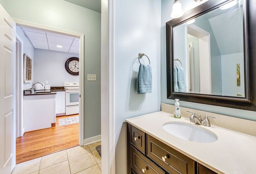 Cozy Louisa Escape W/ Patio + Pool Access!