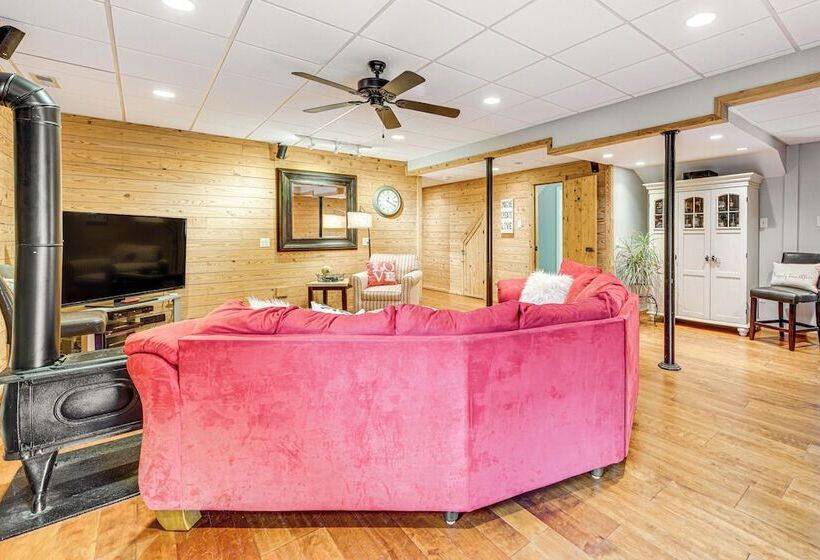 Cozy Louisa Escape W/ Patio + Pool Access!