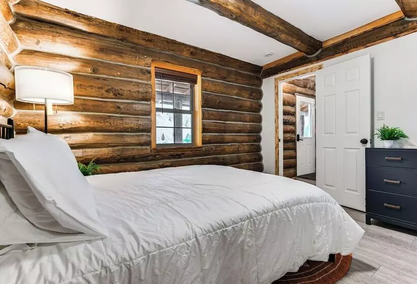 Cozy Melrose Cabin W/ Fire Pit: Walk To River!