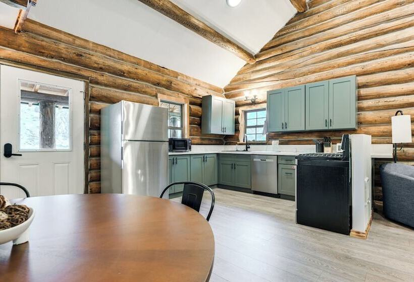 Cozy Melrose Cabin W/ Fire Pit: Walk To River!