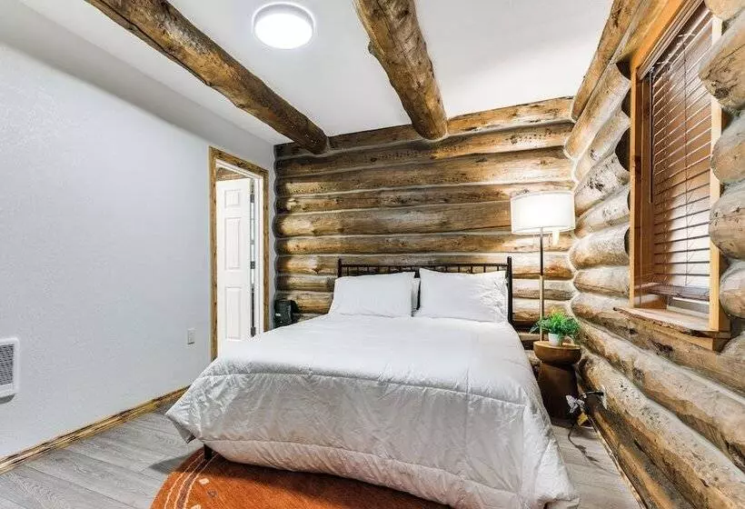 Cozy Melrose Cabin W/ Fire Pit: Walk To River!