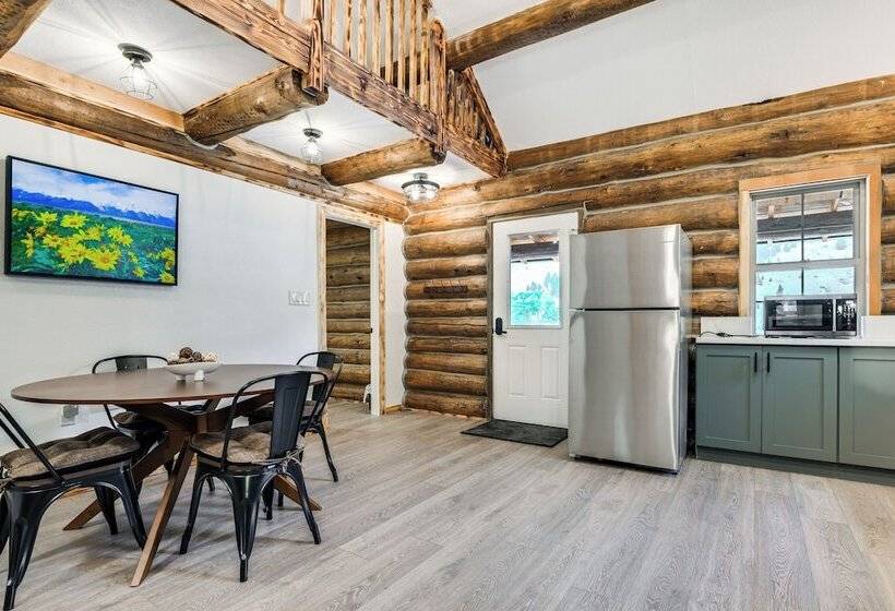 Cozy Melrose Cabin W/ Fire Pit: Walk To River!