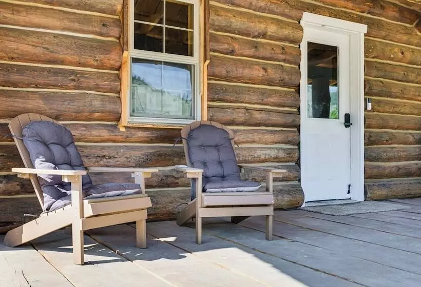 Cozy Melrose Cabin W/ Fire Pit: Walk To River!