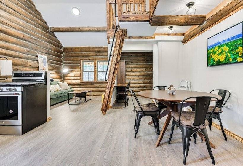 Cozy Melrose Cabin W/ Fire Pit: Walk To River!