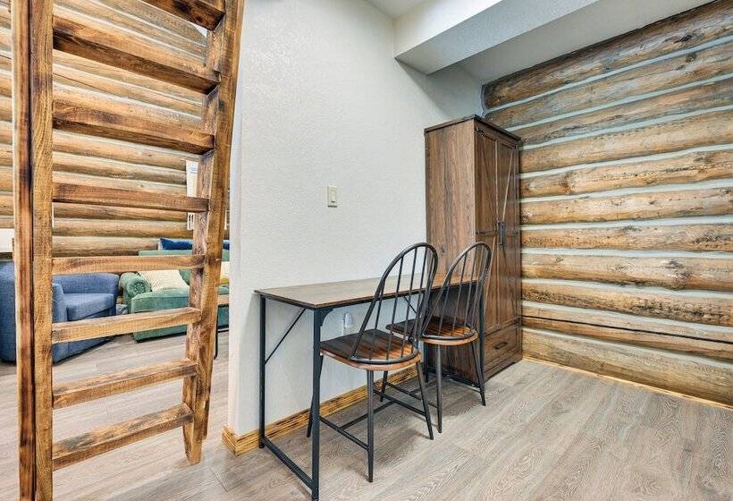 Cozy Melrose Cabin W/ Fire Pit: Walk To River!