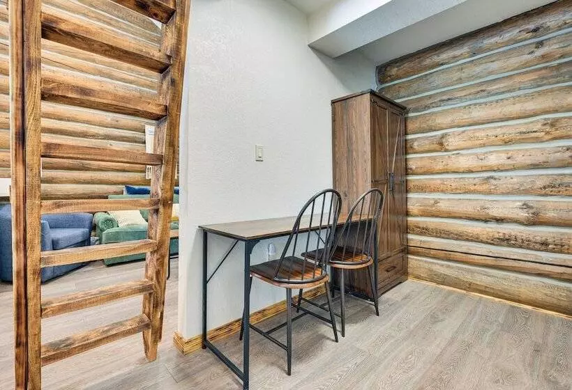 Cozy Melrose Cabin W/ Fire Pit: Walk To River!