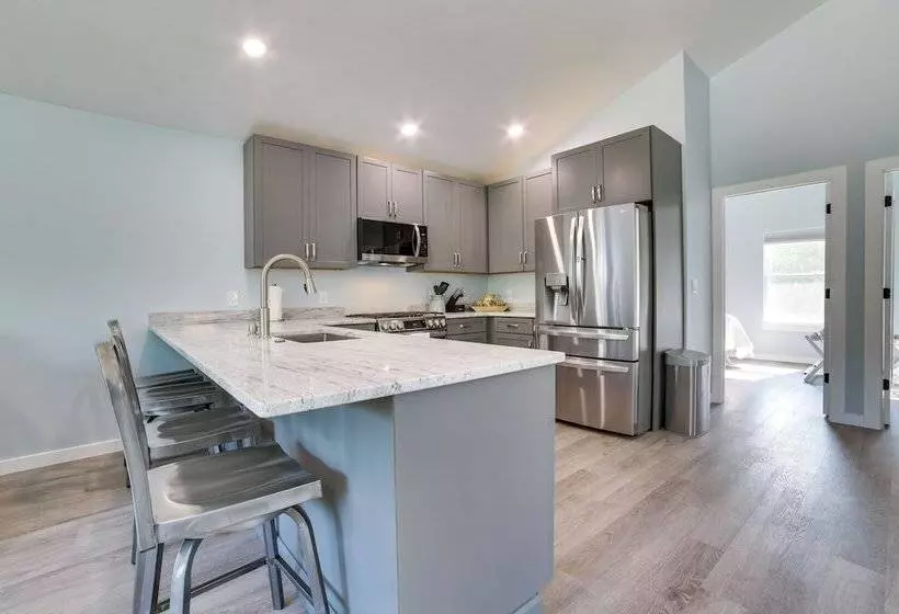 Higgins Lake Barndominium W/ Boat Parking!