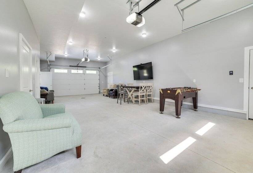 Higgins Lake Barndominium W/ Boat Parking!