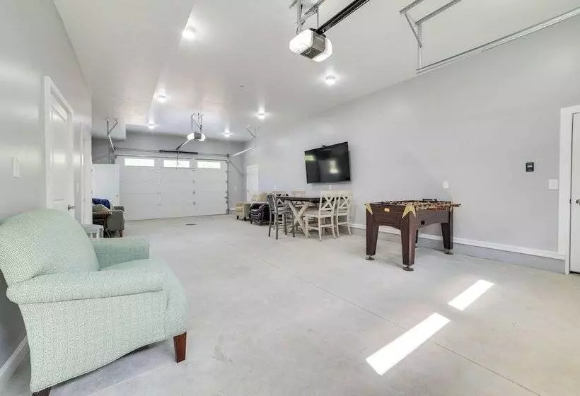 Higgins Lake Barndominium W/ Boat Parking!