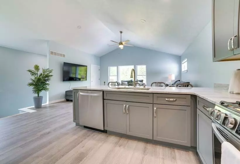 Higgins Lake Barndominium W/ Boat Parking!