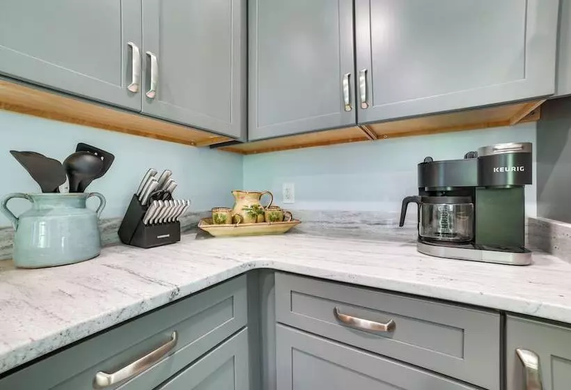 Higgins Lake Barndominium W/ Boat Parking!