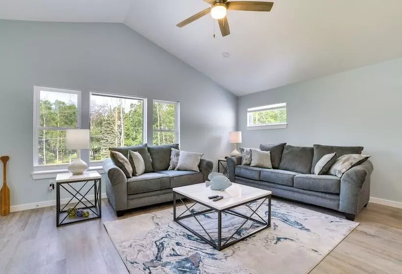 Higgins Lake Barndominium W/ Boat Parking!