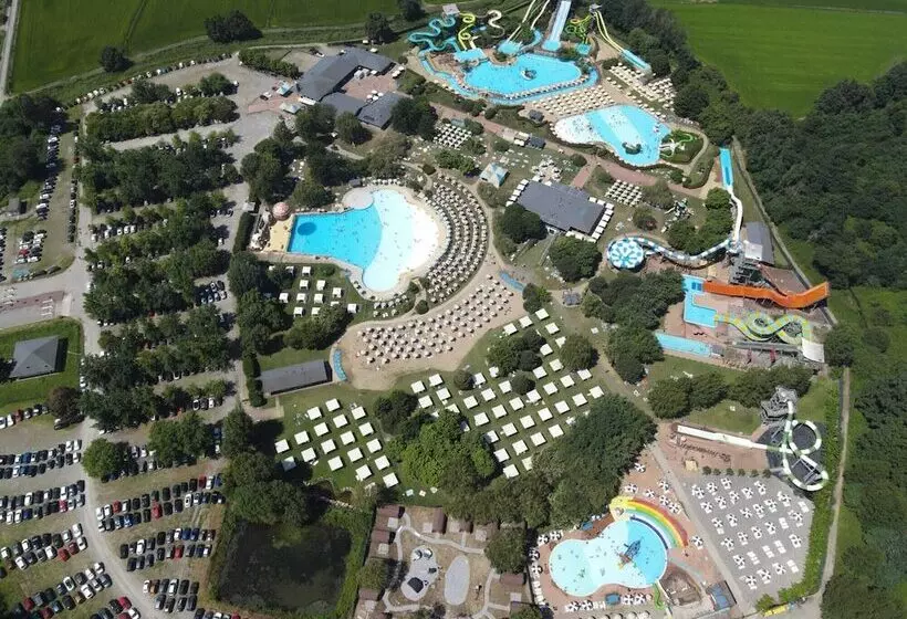 ホテル Vicolungo Glamor Lodge & Spa Ondaland Waterpark