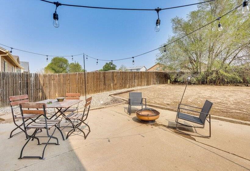 Music Themed Fountain Home W/ Fireplace & Yard!