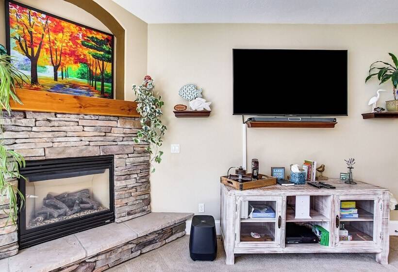 Rathdrum Home W/ Hot Tub: Steps To Beach Access!