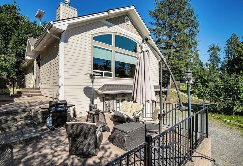 Rathdrum Home W/ Hot Tub: Steps To Beach Access!