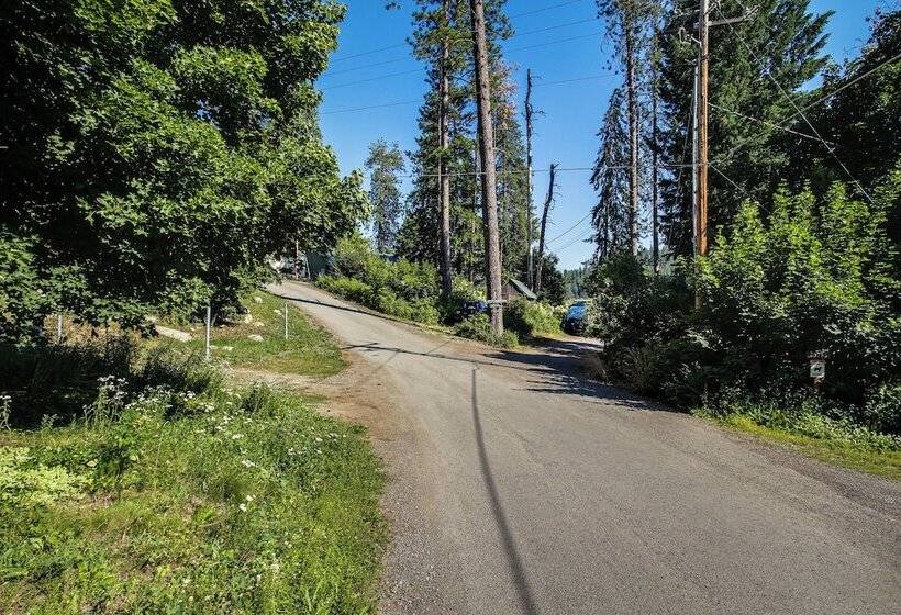 Rathdrum Home W/ Hot Tub: Steps To Beach Access!