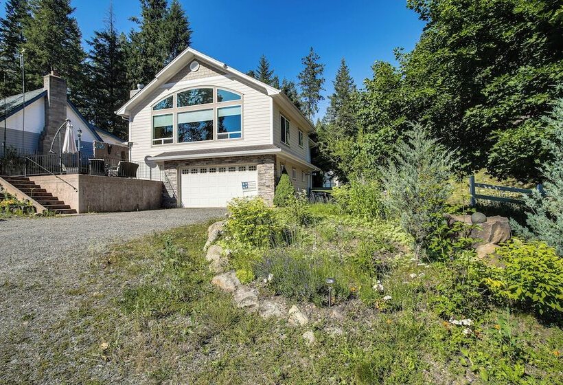 Rathdrum Home W/ Hot Tub: Steps To Beach Access!