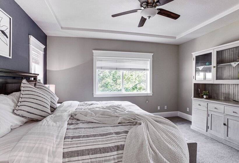 Rathdrum Home W/ Hot Tub: Steps To Beach Access!