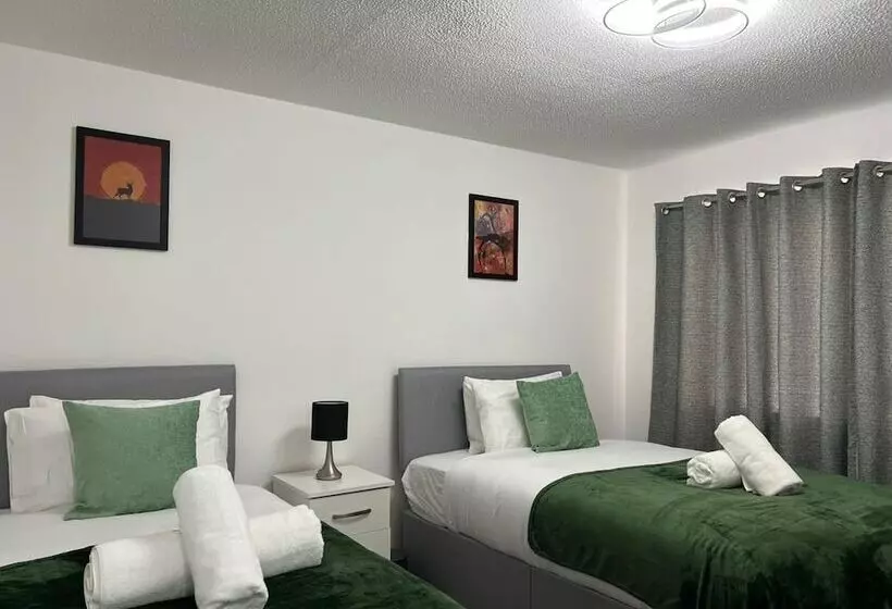 اقامتگاه Birmingham Luxury House   Modern Retreat
