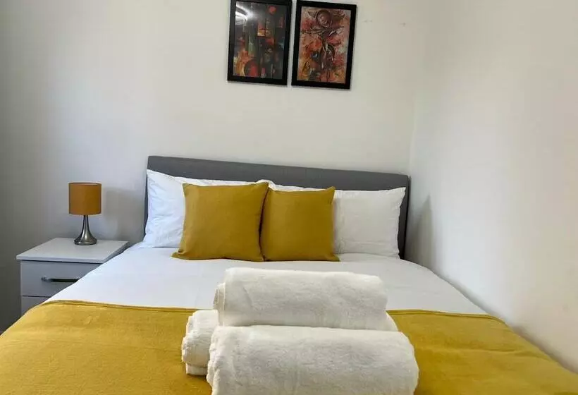 اقامتگاه Birmingham Luxury House   Modern Retreat