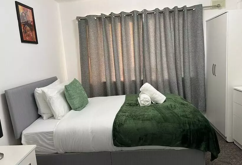اقامتگاه Birmingham Luxury House   Modern Retreat