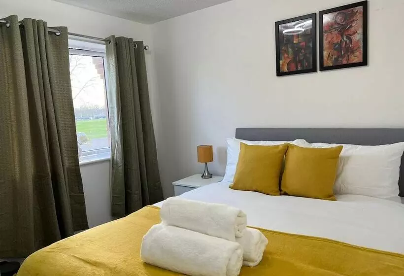 اقامتگاه Birmingham Luxury House   Modern Retreat