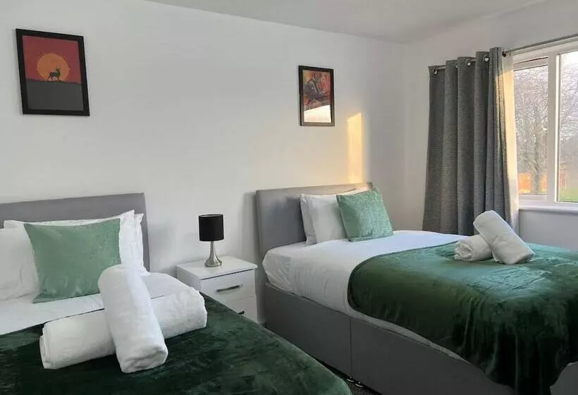 اقامتگاه Birmingham Luxury House   Modern Retreat